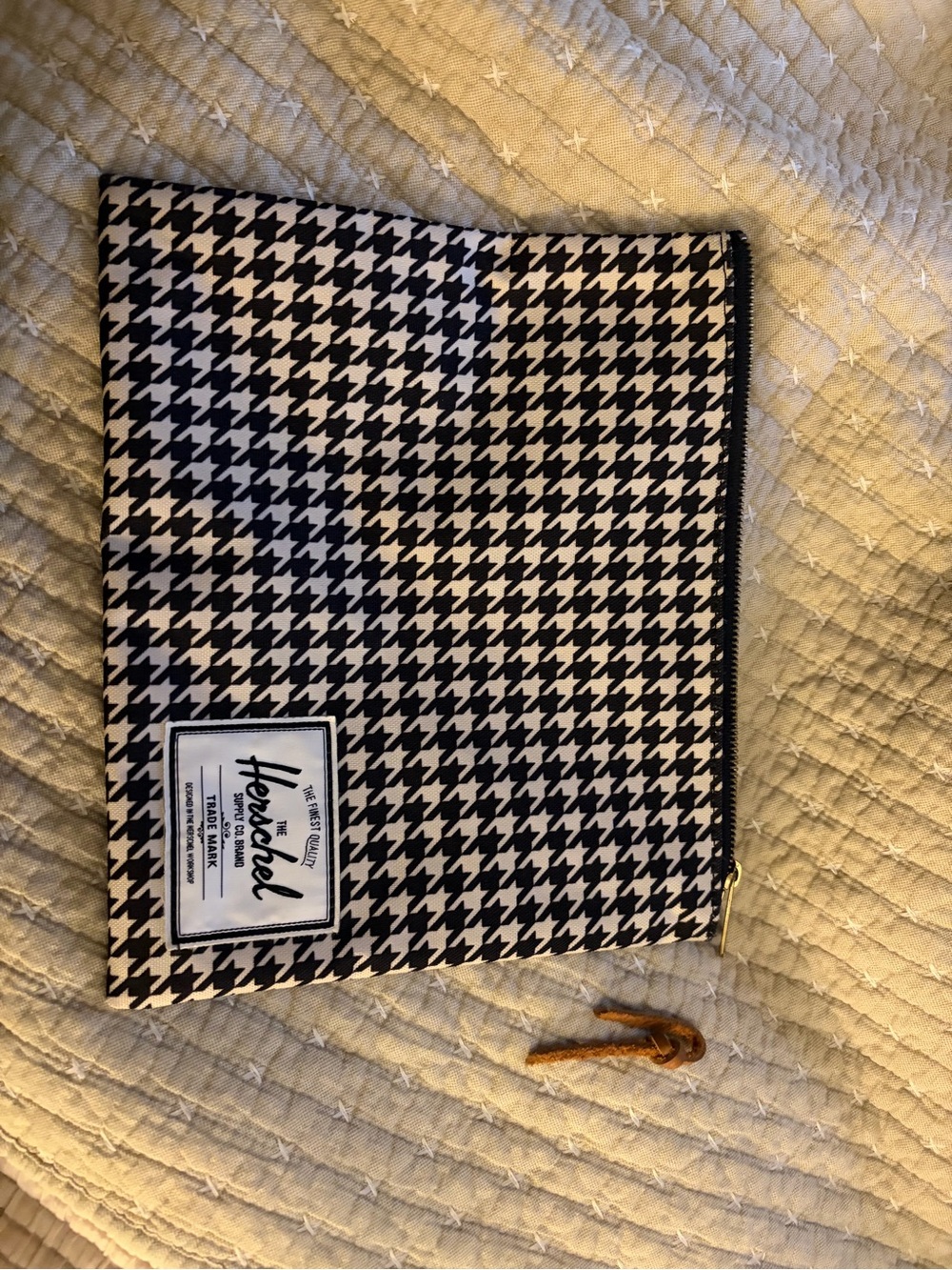 Herschel large flat pouch, Black & White Houndstooth Zip pattern